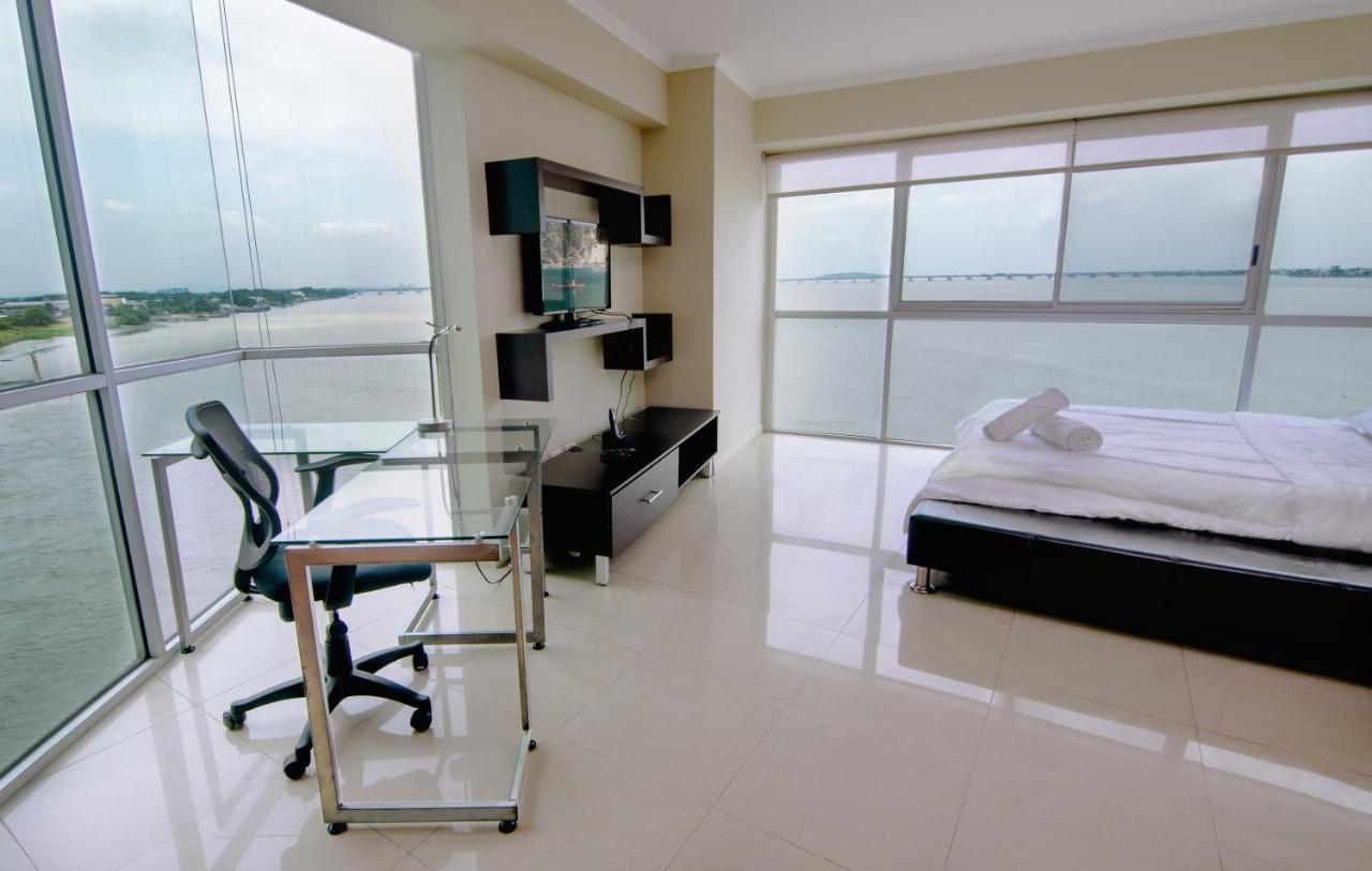 Riverfront I 1, Piso 4, Vista Al Rio, Puerto Santa Ana, * Guayaquil