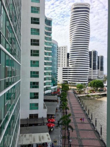 Riverfront I 1, Piso 4, Vista Al Rio, Puerto Santa Ana, Apartamento