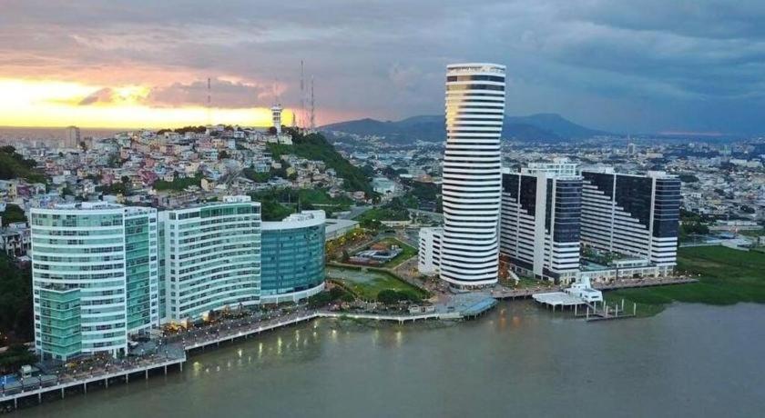 Riverfront I 1, Piso 4, Vista Al Rio, Puerto Santa Ana, * Guayaquil