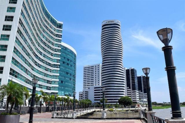 Riverfront I 1, Piso 4, Vista Al Rio, Puerto Santa Ana, Guayaquil